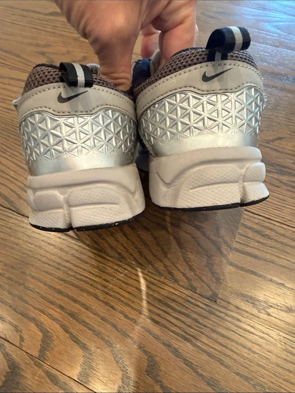 Nike Kids black  and Gray Vomero 5 Sneakers